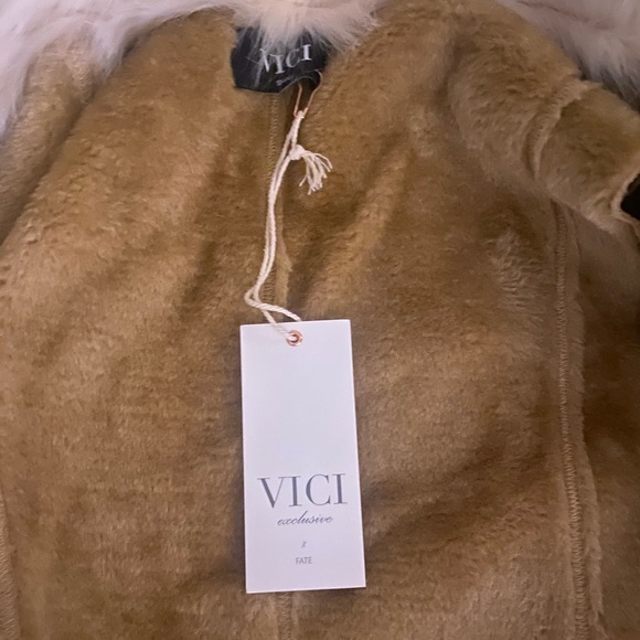 VICI   MAMMOTH POCKETED FAUX-FUR            LINED VEST - CAMEL - Picture 4 of 6
